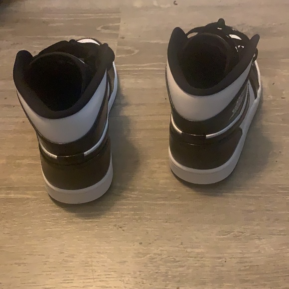 Jordan 1’s - Picture 2 of 4